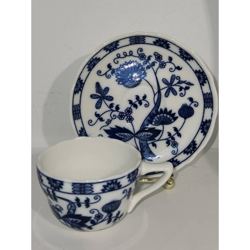Vintage Vienna Woods Fine China Porcelain Blue Onion Demitasse Tea Cups Saucer